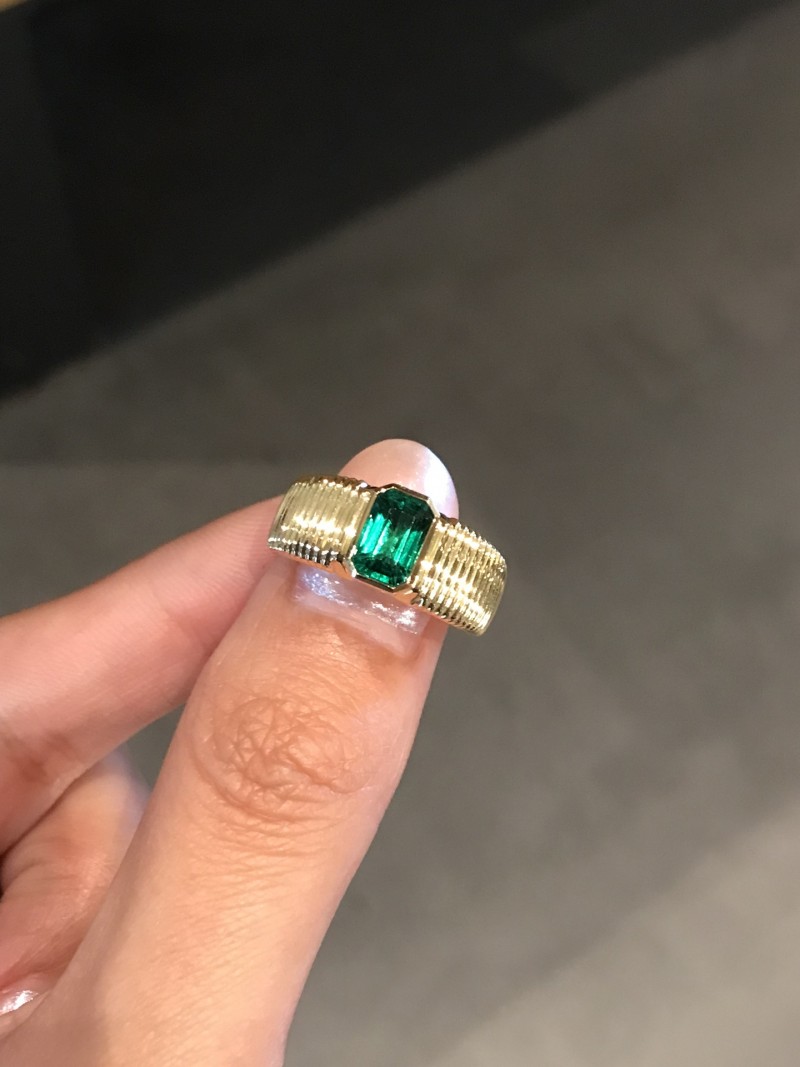 黄18K金祖母绿戒指1.018ct