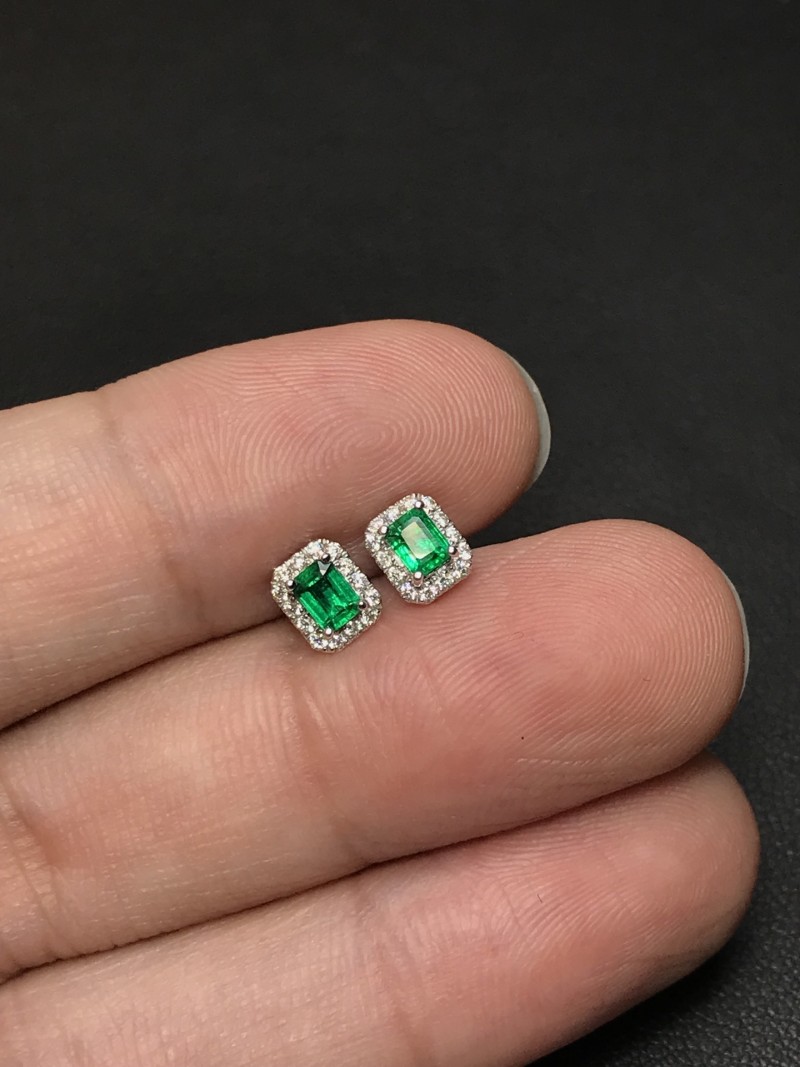 白18k金阿富汗祖母绿耳钉 0.307ct