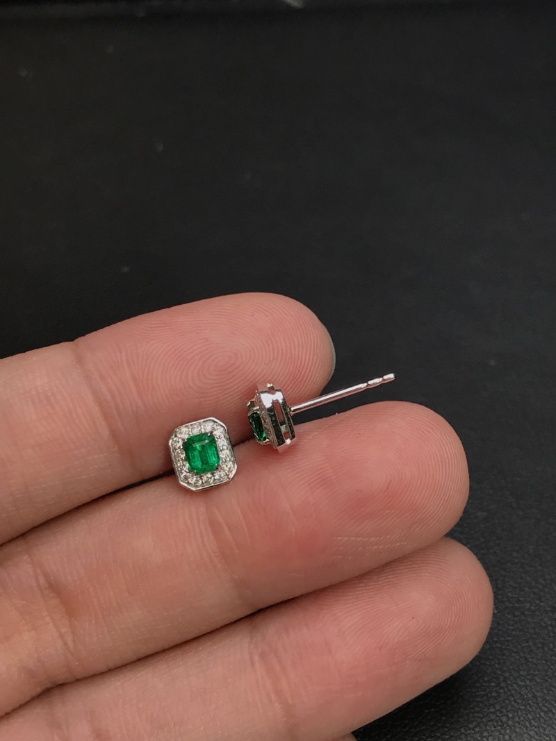 白18K金阿富汗祖母绿耳钉  0.418ct