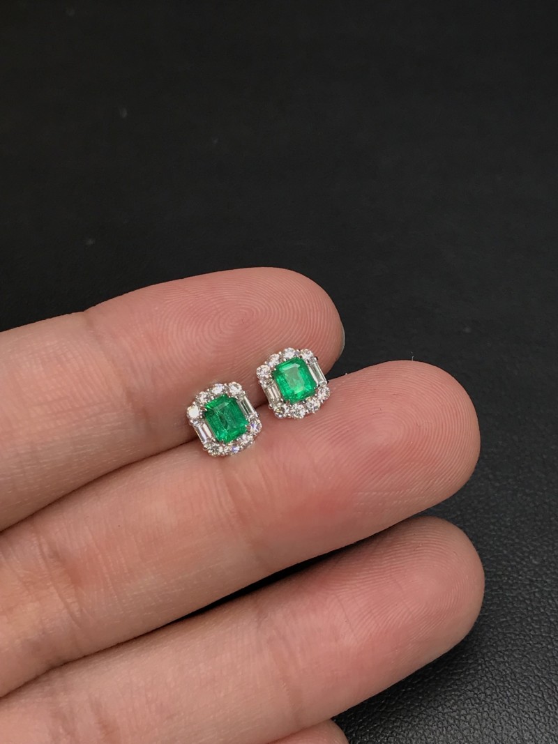 白18K金阿富汗祖母绿耳钉0.528ct