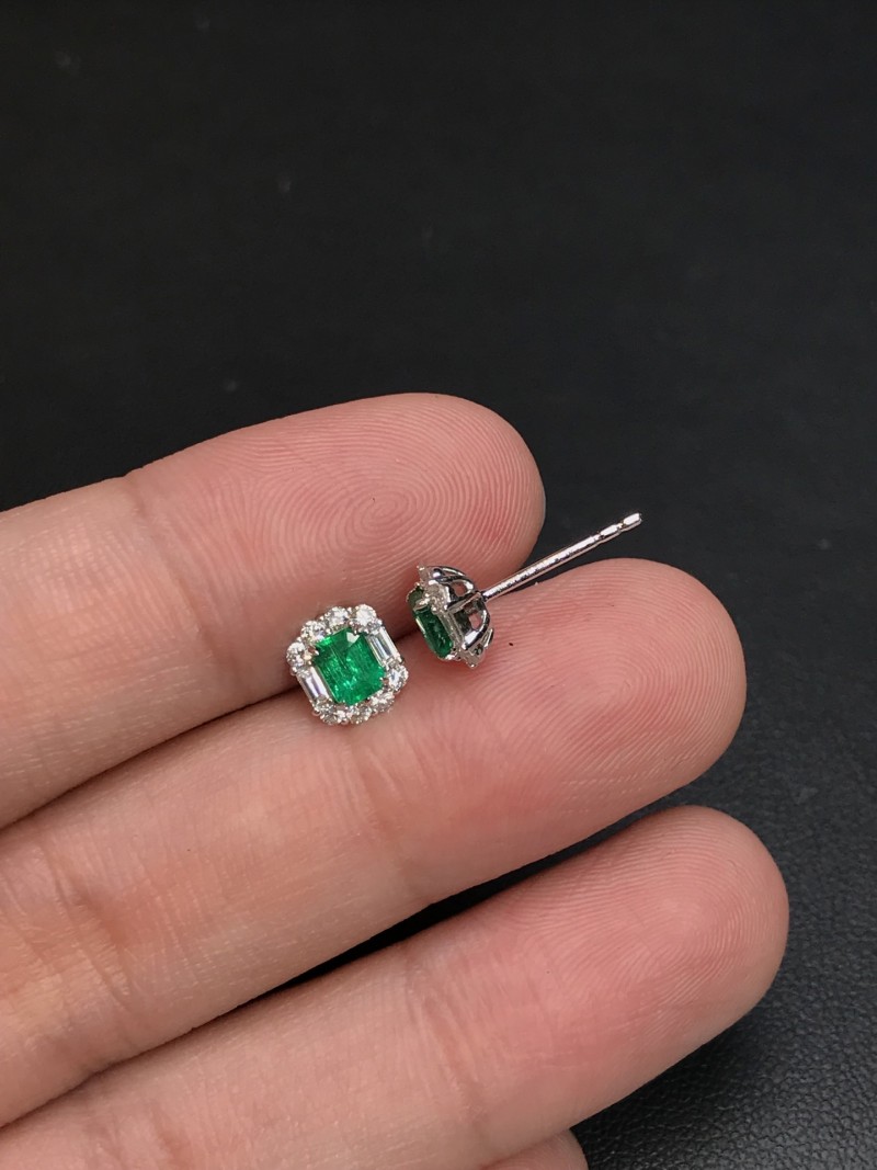 白18K金阿富汗祖母绿耳钉0.528ct