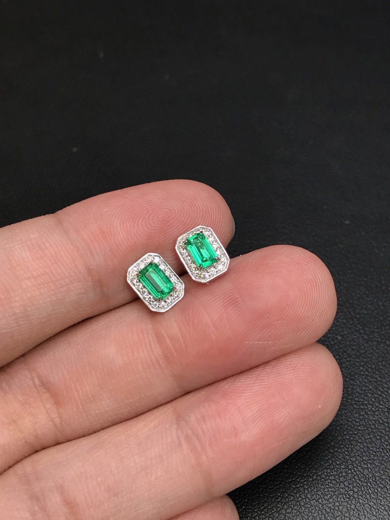 白18K金阿富汗祖母绿耳钉0.56ct