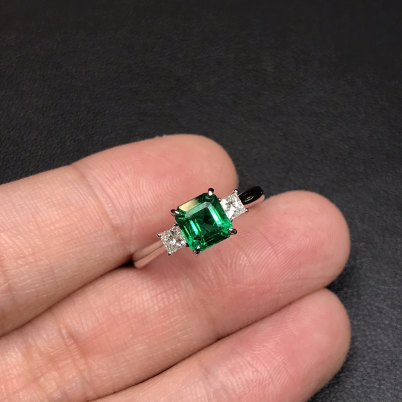 白18K金赞比亚祖母绿戒指1.092ct