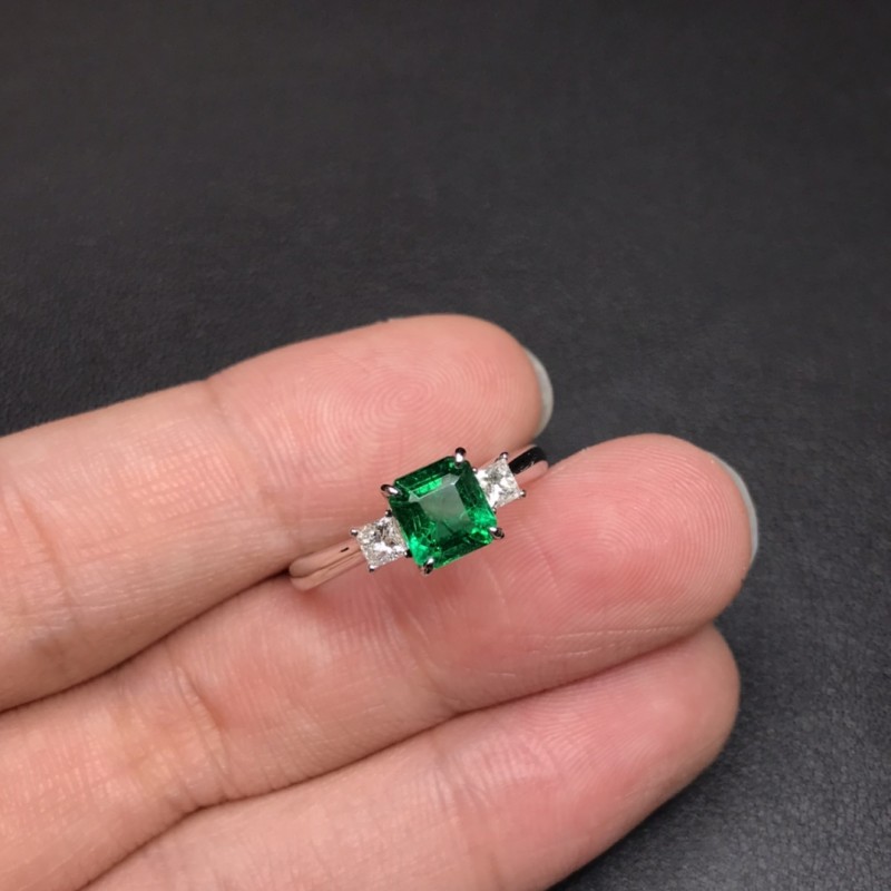 白18K金赞比亚祖母绿戒指1.092ct