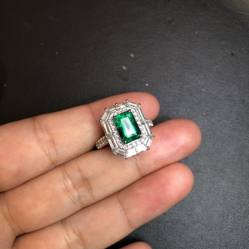 白18k金赞比亚祖母绿戒指0.68ct