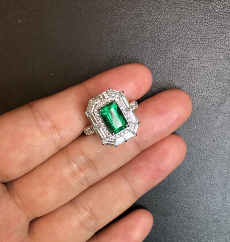 白18k金赞比亚祖母绿戒指0.68ct