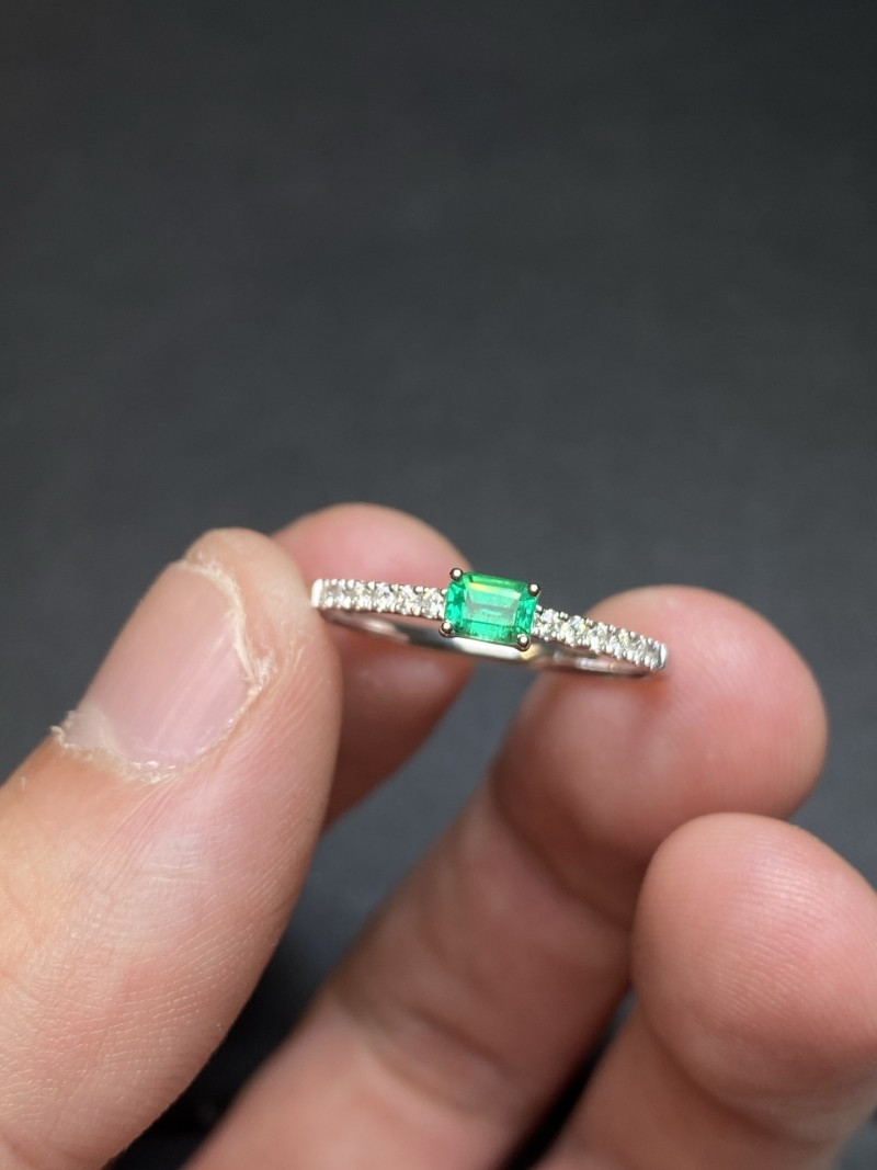 白18K金阿富汗祖母绿戒指0.232ct