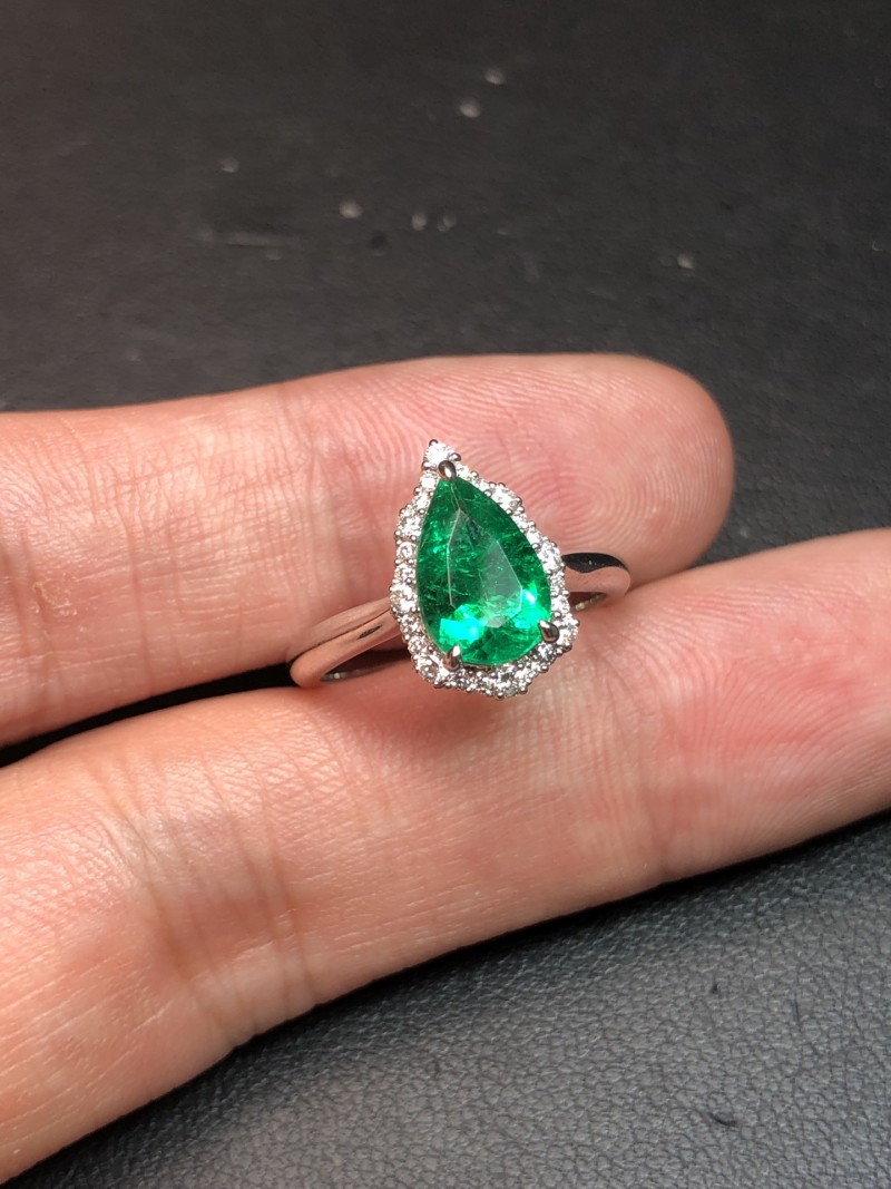 白18k金哥伦比亚祖母绿戒指1.336ct