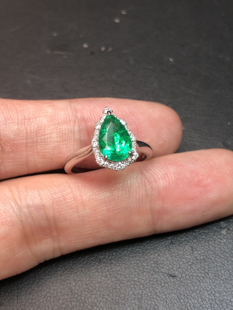 白18k金哥伦比亚祖母绿戒指1.336ct