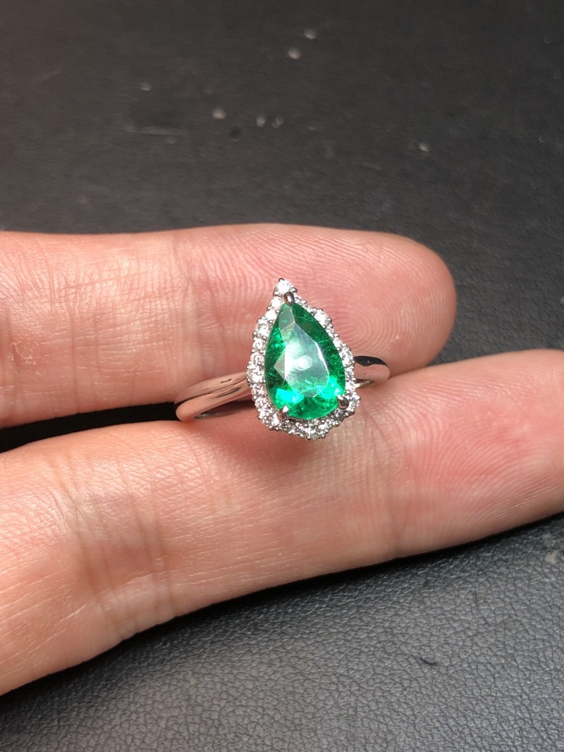 白18k金哥伦比亚祖母绿戒指1.336ct