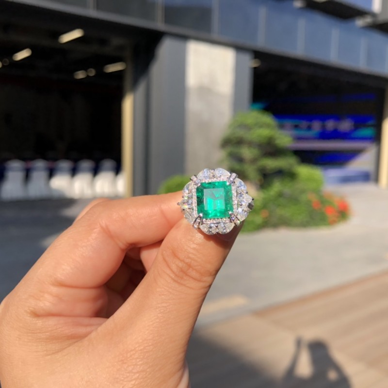 白18K金祖母绿戒指3.47ct
