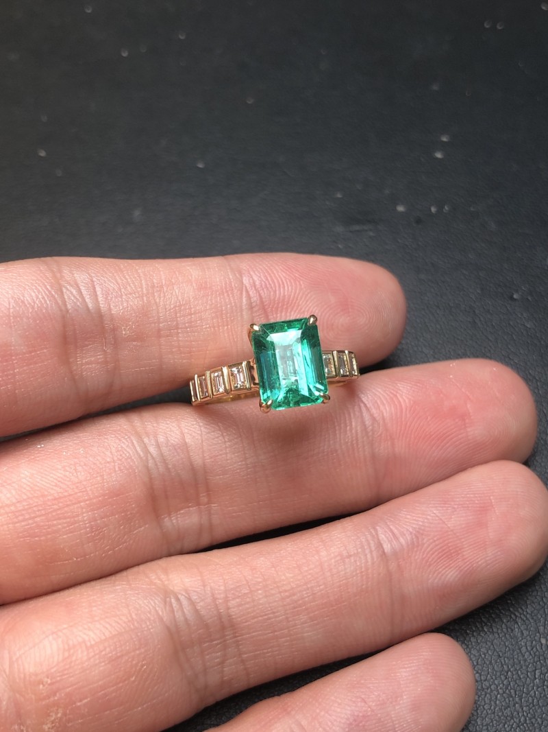 黄18K赞比亚祖母绿戒指2.8ct