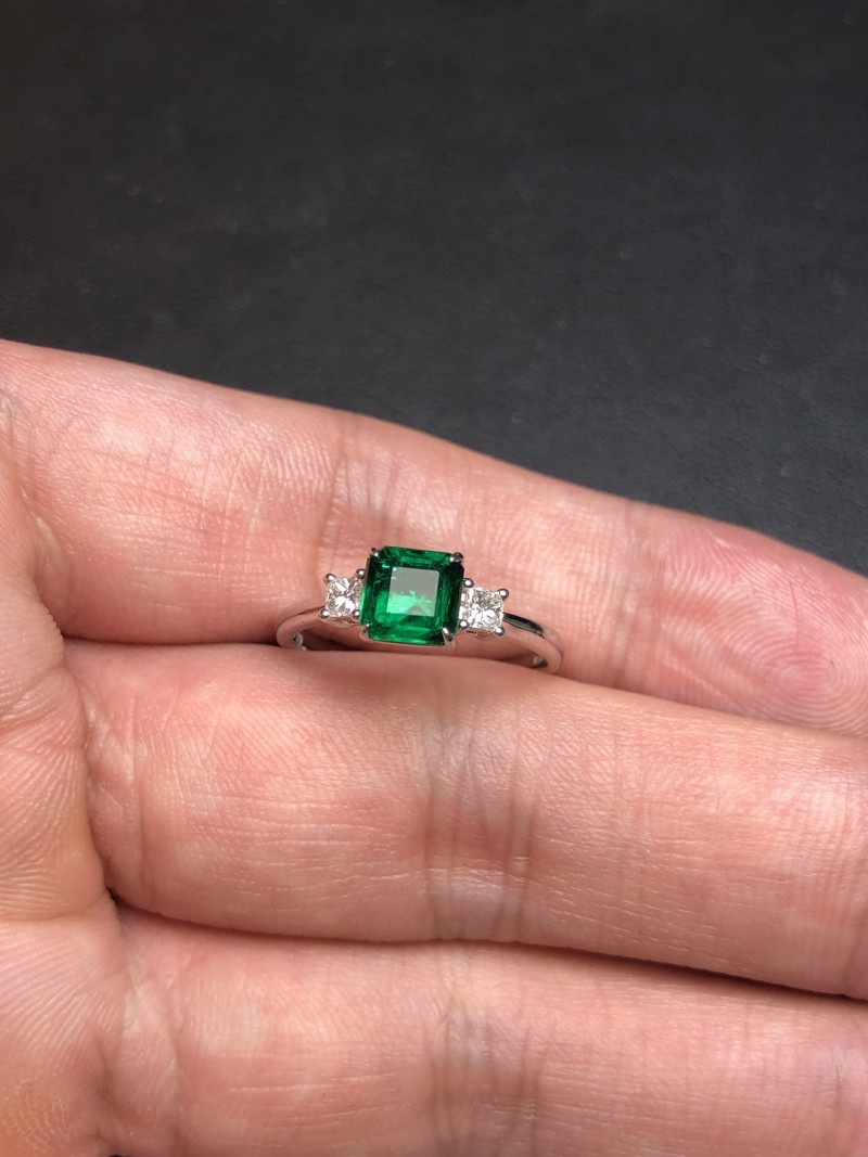 白18K金赞比亚祖母绿戒指0.87ct