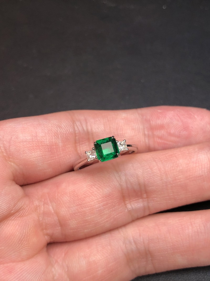 白18K金赞比亚祖母绿戒指0.87ct