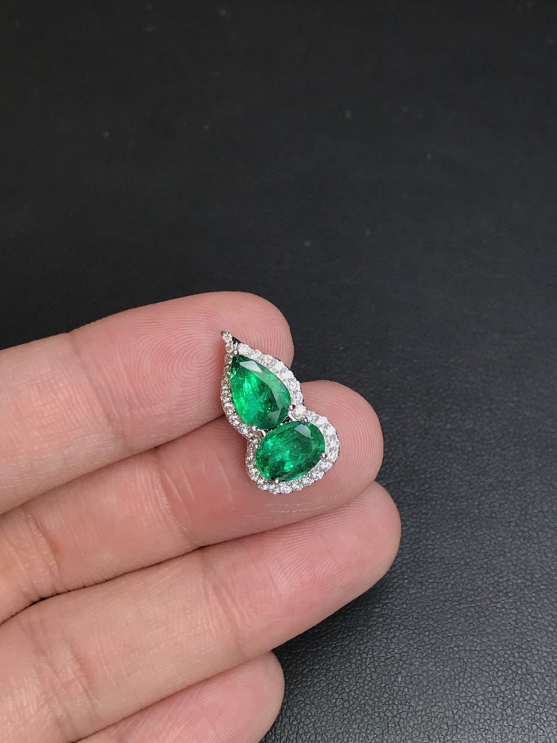 白18k金赞比亚祖母绿吊坠2.417ct