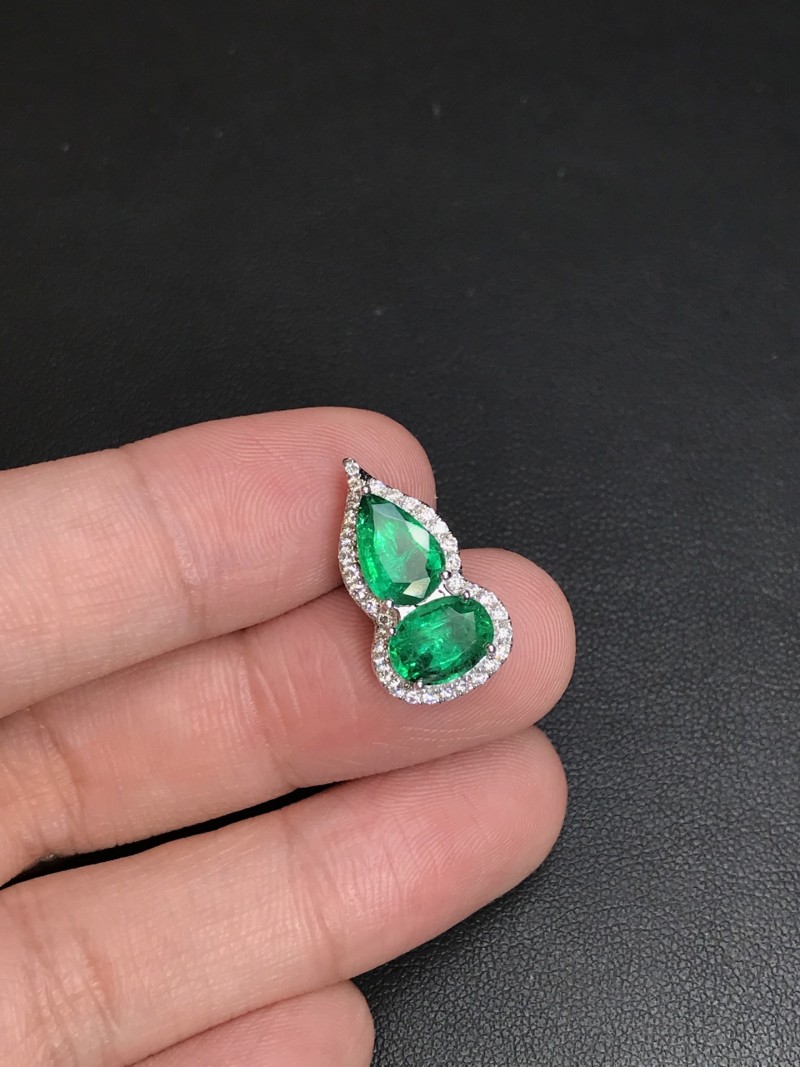 白18k金赞比亚祖母绿吊坠2.417ct