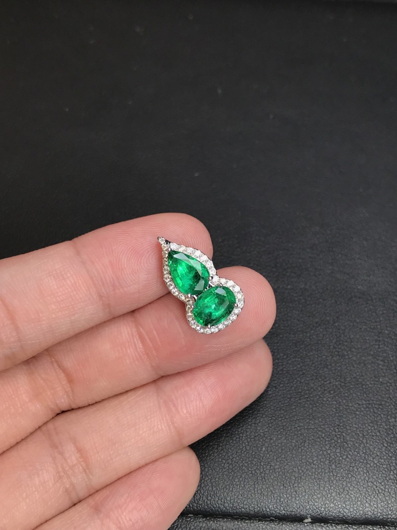 白18k金赞比亚祖母绿吊坠2.417ct