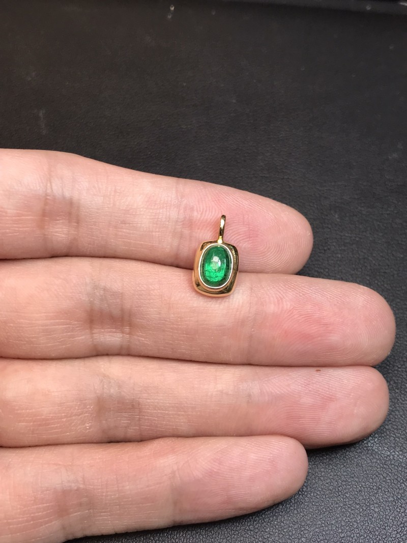 黄18K金赞比亚祖母绿吊坠0.804ct