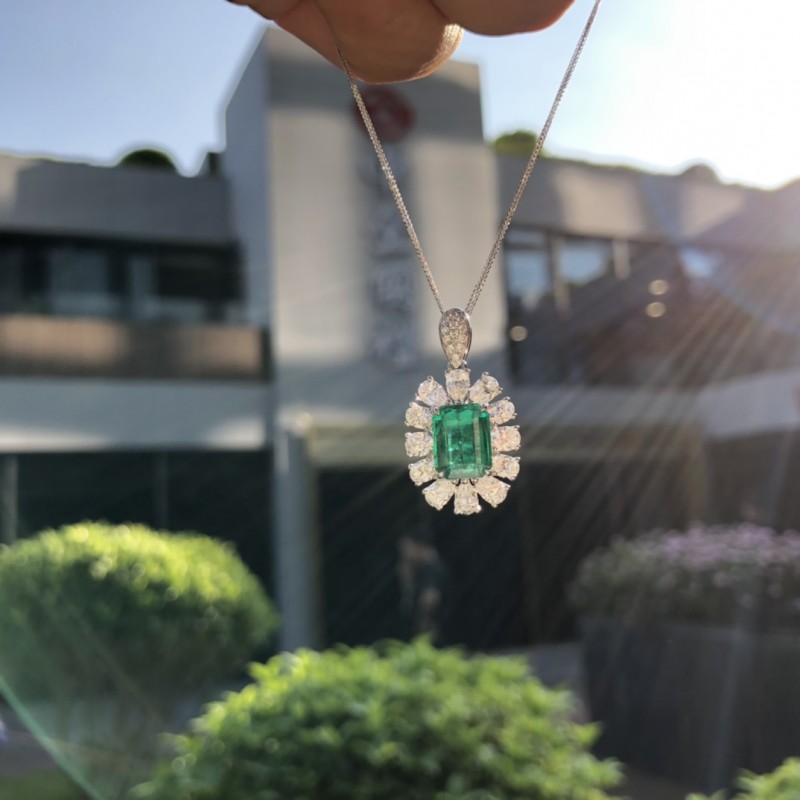 白18K金祖母绿吊坠3.03CT