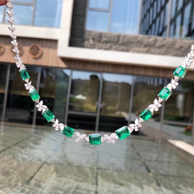 白18K金祖母绿链牌12.76ct