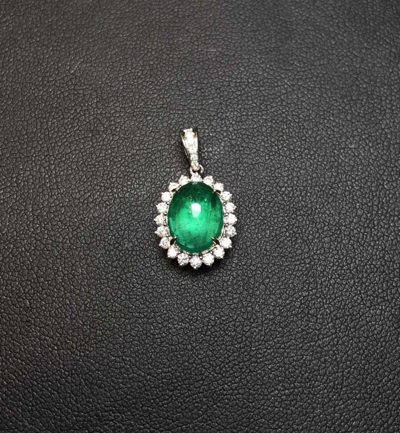 白18K金赞比亚祖母绿吊坠2.876ct