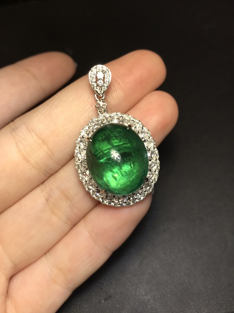 白18K金赞比亚祖母绿吊坠  15.525CT