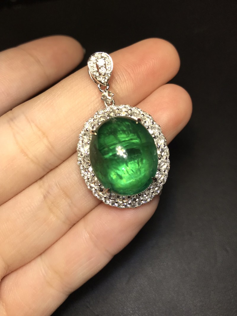 白18K金赞比亚祖母绿吊坠  15.525CT