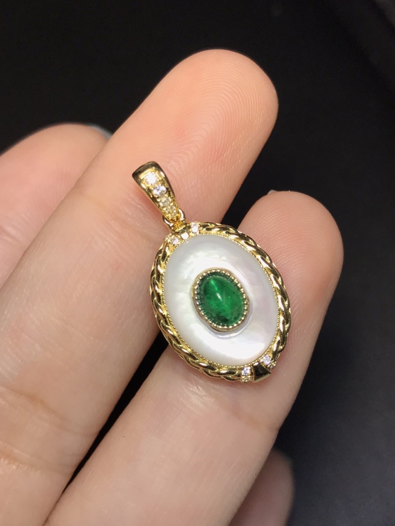 黄18K金赞比亚祖母绿吊坠 0.285CT