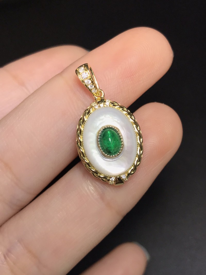 黄18K金赞比亚祖母绿吊坠 0.285CT