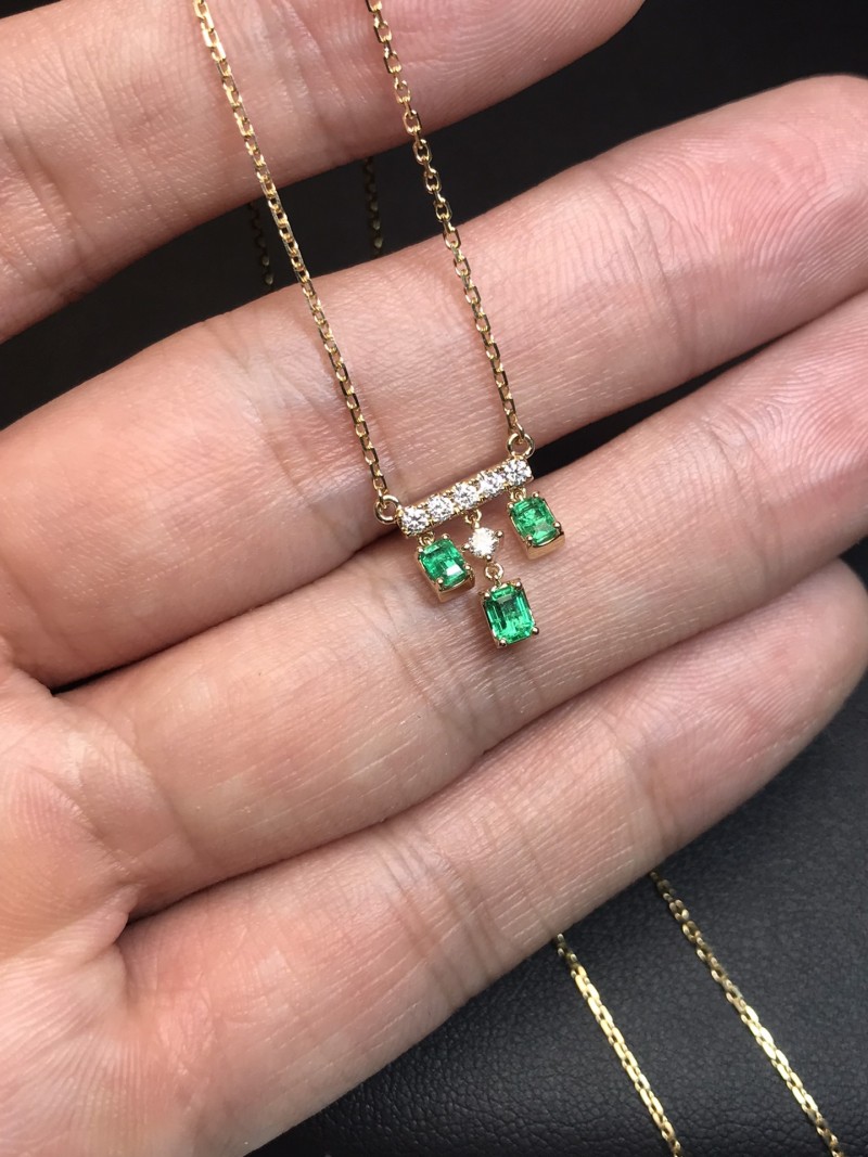 黄18K金阿富汗祖母绿链牌 0.37ct