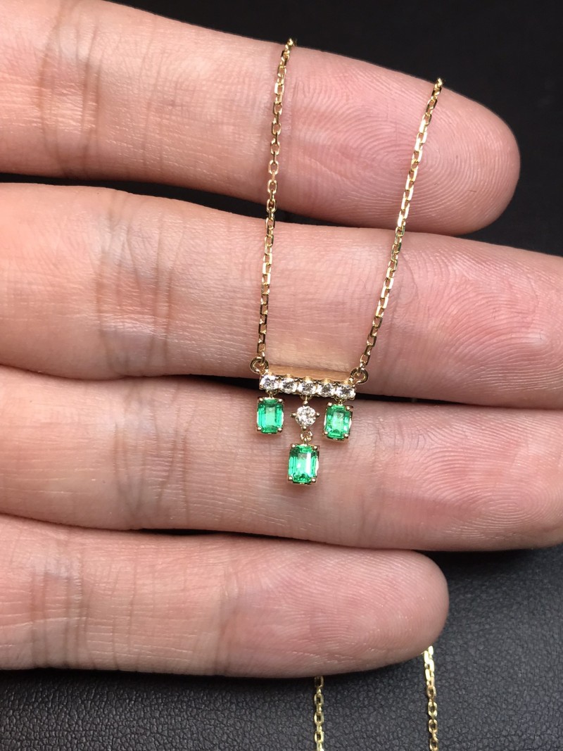 黄18K金阿富汗祖母绿链牌 0.37ct
