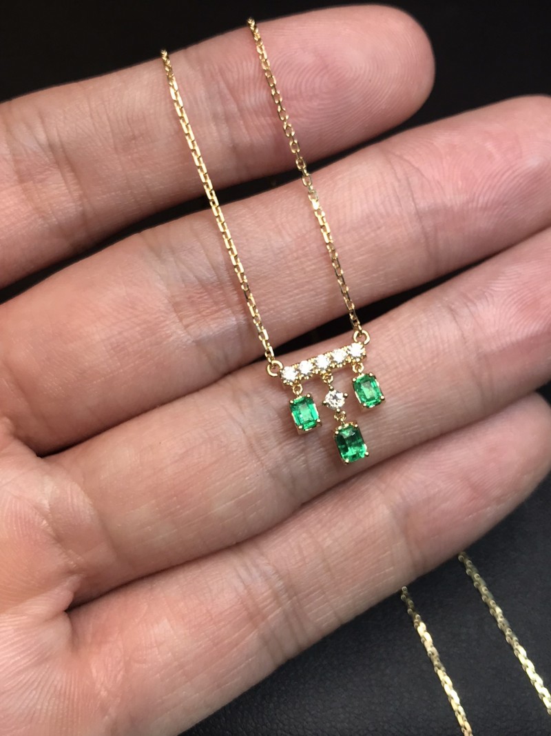 黄18K金阿富汗祖母绿链牌 0.37ct