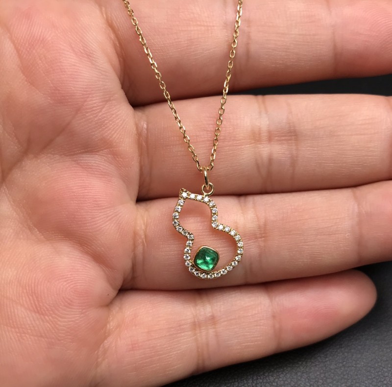 黄18K金祖母绿链牌 0.195ct
