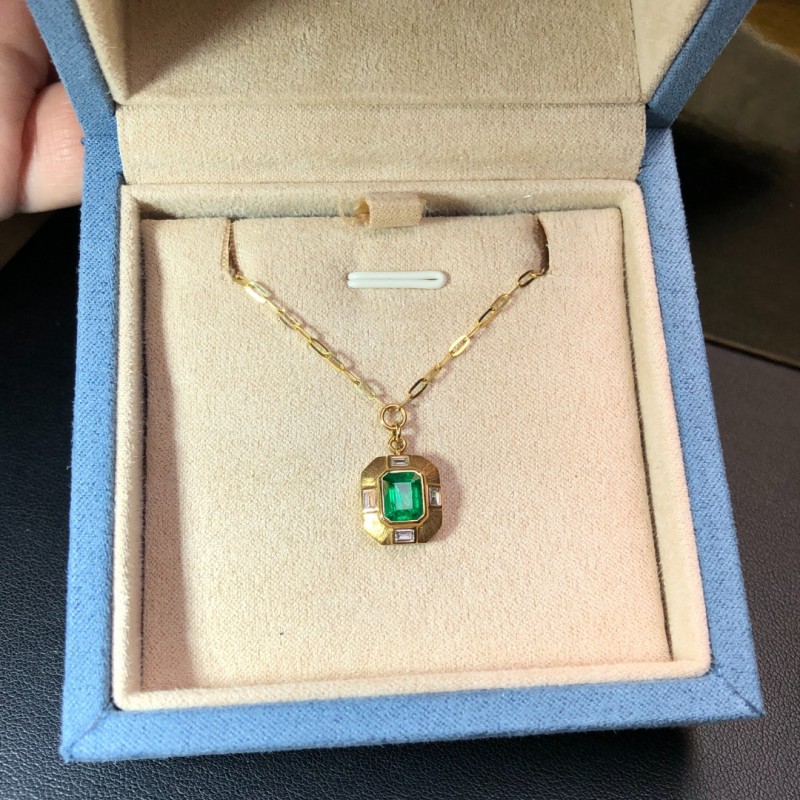 黄18K金赞比亚祖母绿链牌 0.894ct