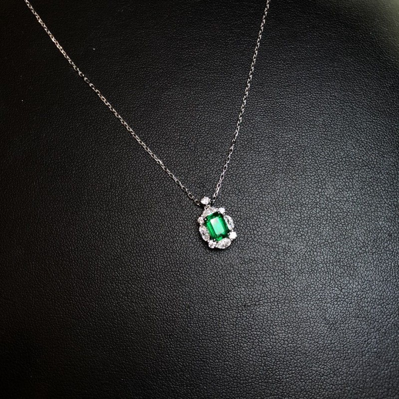 白18K金祖母绿链牌 1.038ct