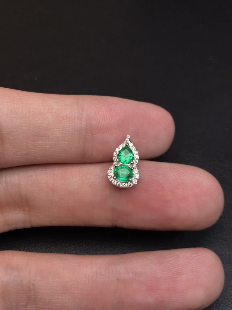 白18k金阿富汗祖母绿吊坠 0.449ct