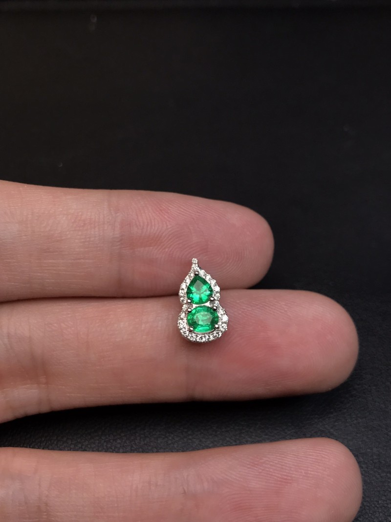 白18k金阿富汗祖母绿吊坠 0.449ct