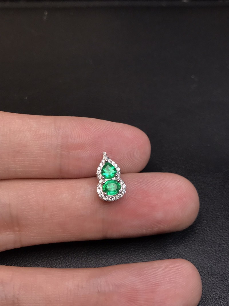 白18k金阿富汗祖母绿吊坠 0.449ct