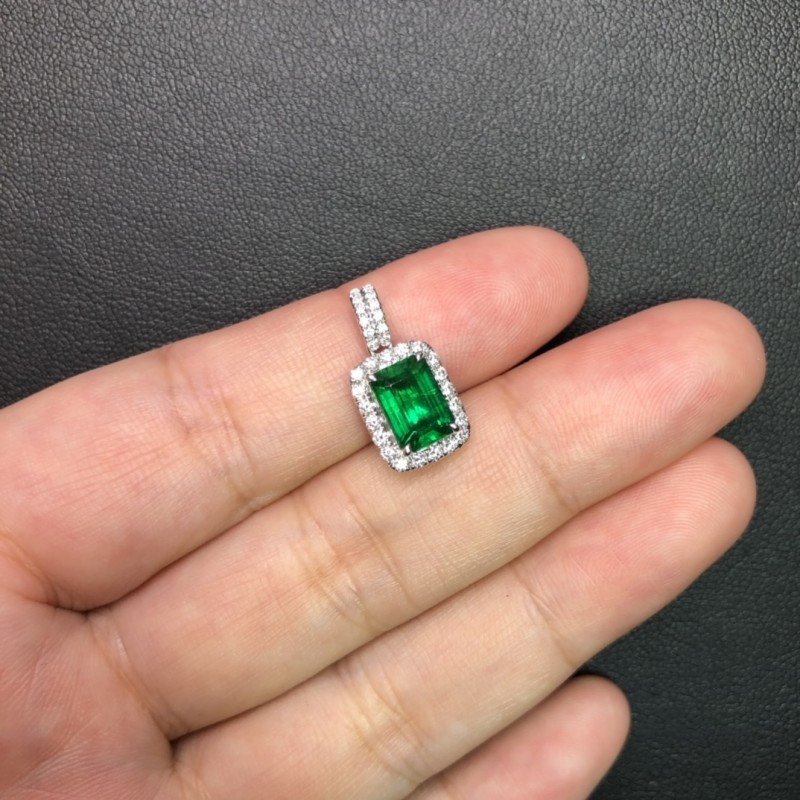 白18K金赞比亚祖母绿吊坠 1.28CT