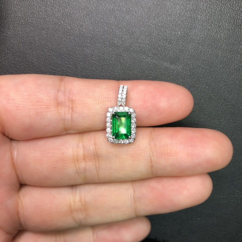 白18K金赞比亚祖母绿吊坠 1.28CT