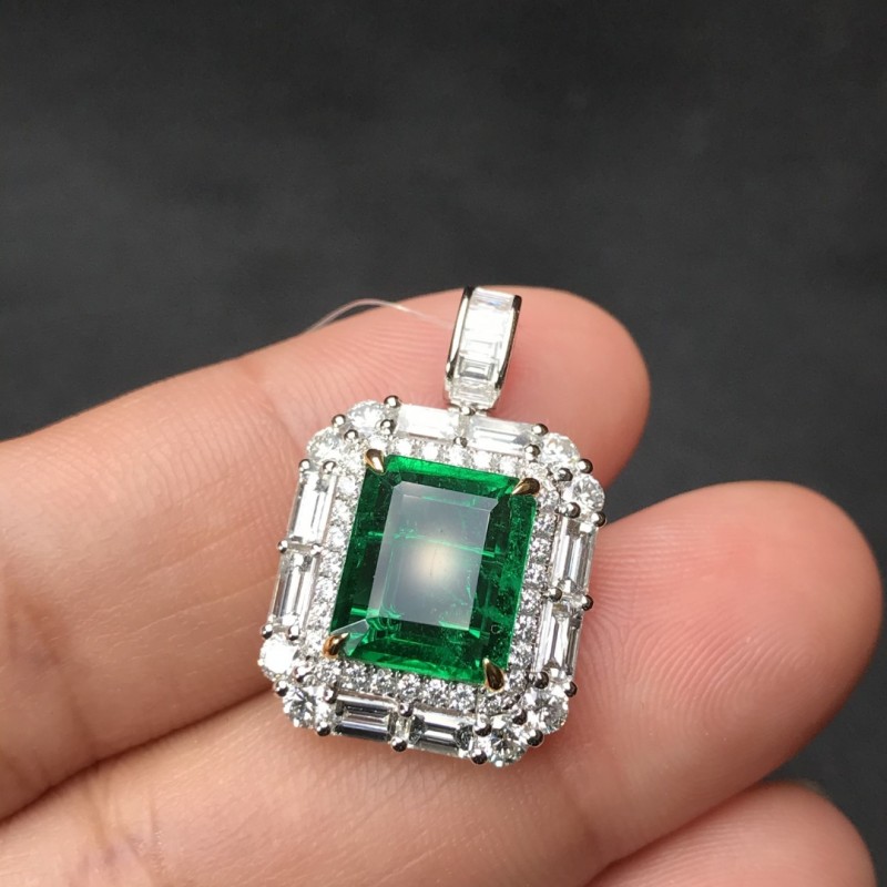 白18K赞比亚祖母绿吊坠3.51CT