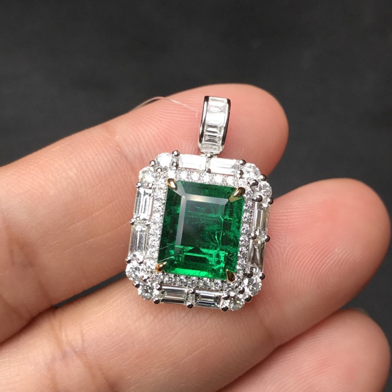 白18K赞比亚祖母绿吊坠3.51CT