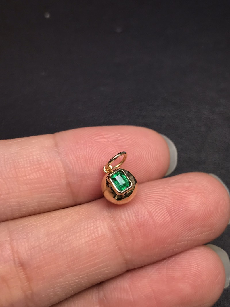 阿富汗黄18K金祖母绿吊坠0.146ct