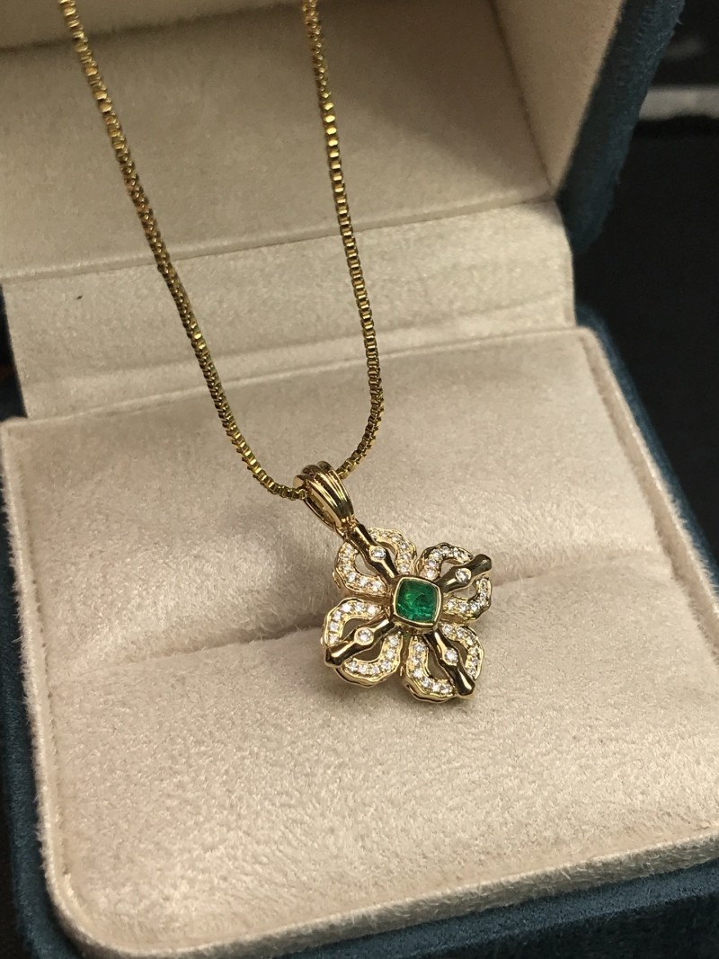 黄18K金阿富汗祖母绿吊坠 0.15ct