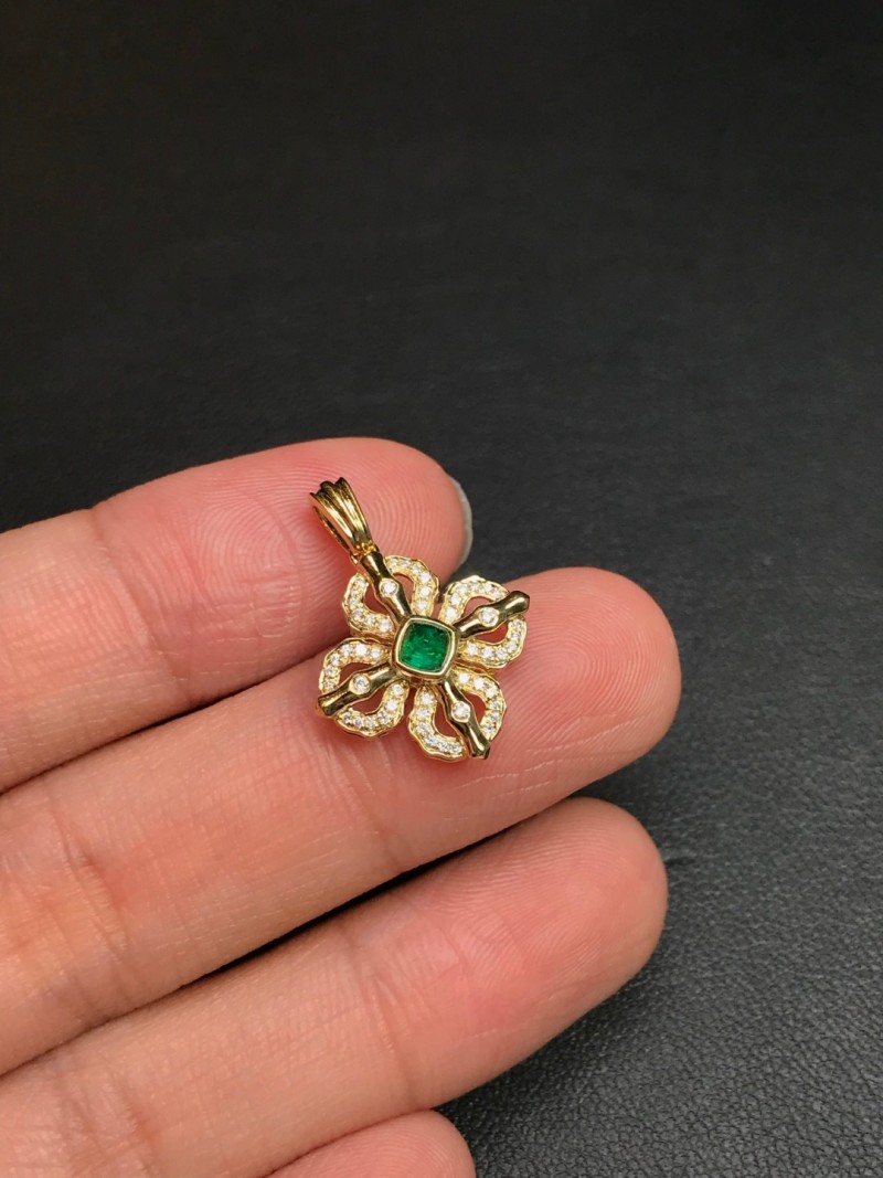黄18K金阿富汗祖母绿吊坠 0.15ct