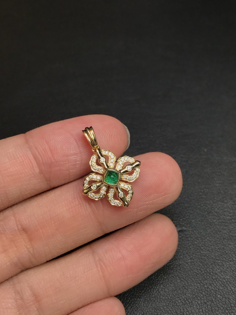 黄18K金阿富汗祖母绿吊坠 0.15ct