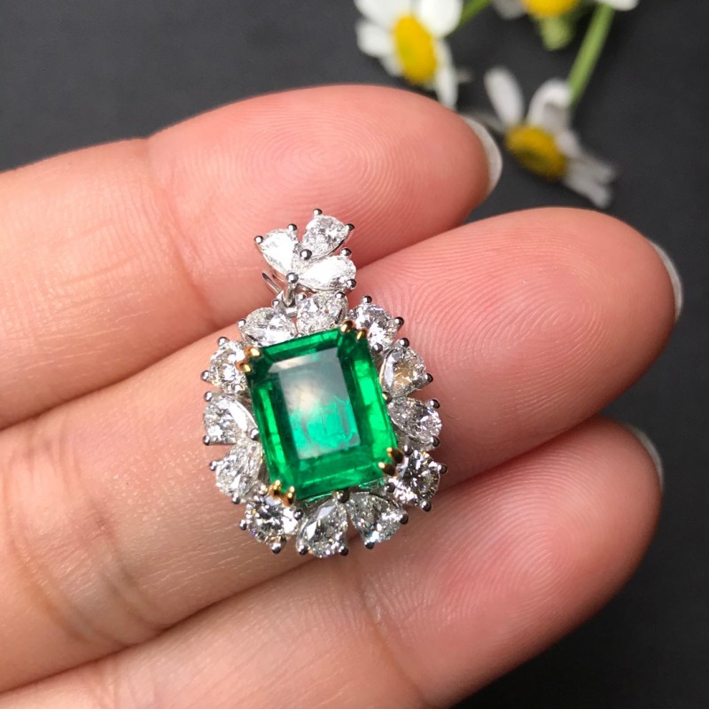 白18K金祖母绿吊坠 2.6ct