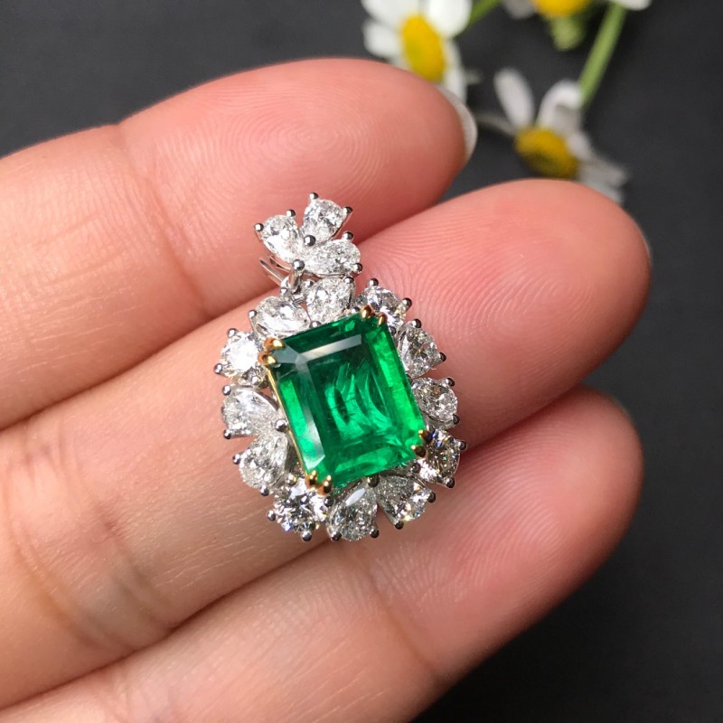 白18K金祖母绿吊坠 2.6ct
