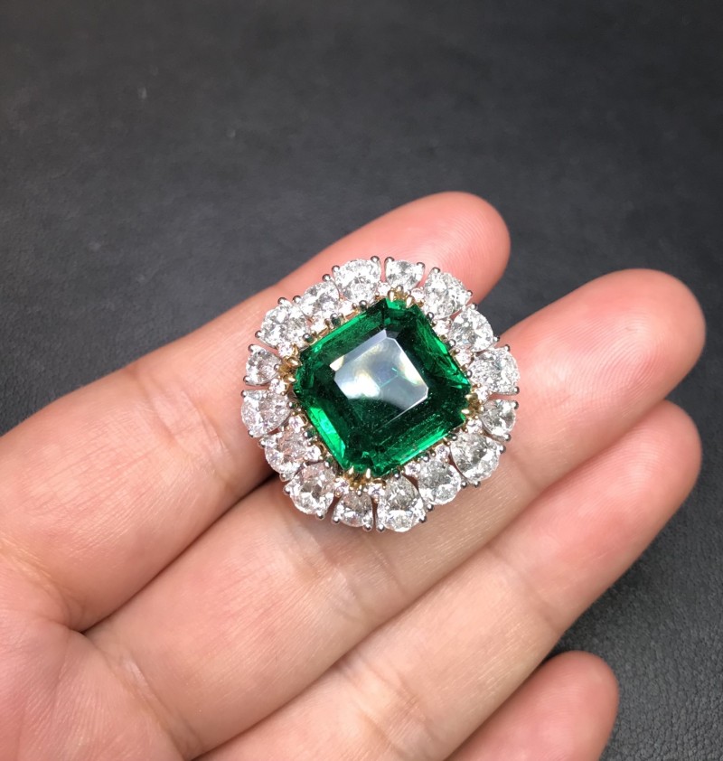 白18k赞比亚祖母绿戒指 8.7ct