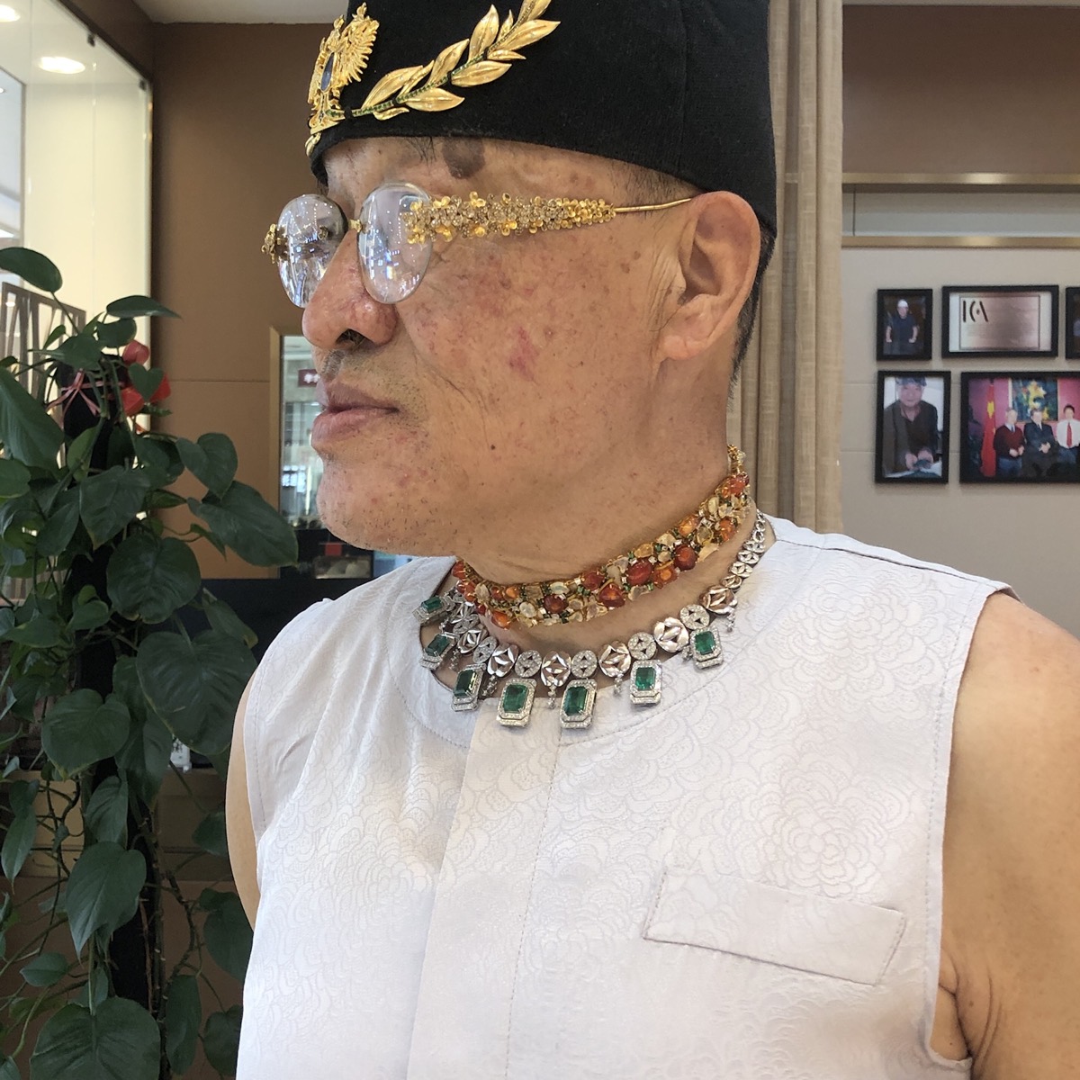 星城定制祖母绿项链侧面佩戴效果